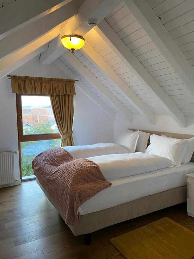 Apartaments Rîşnov Exteriör bild