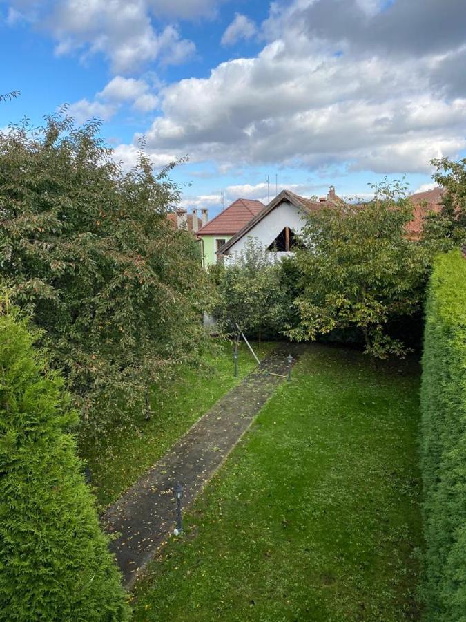 Apartaments Rîşnov Exteriör bild