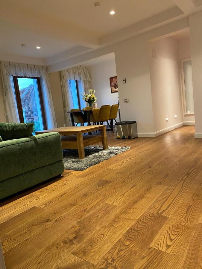 Apartaments Rîşnov Exteriör bild