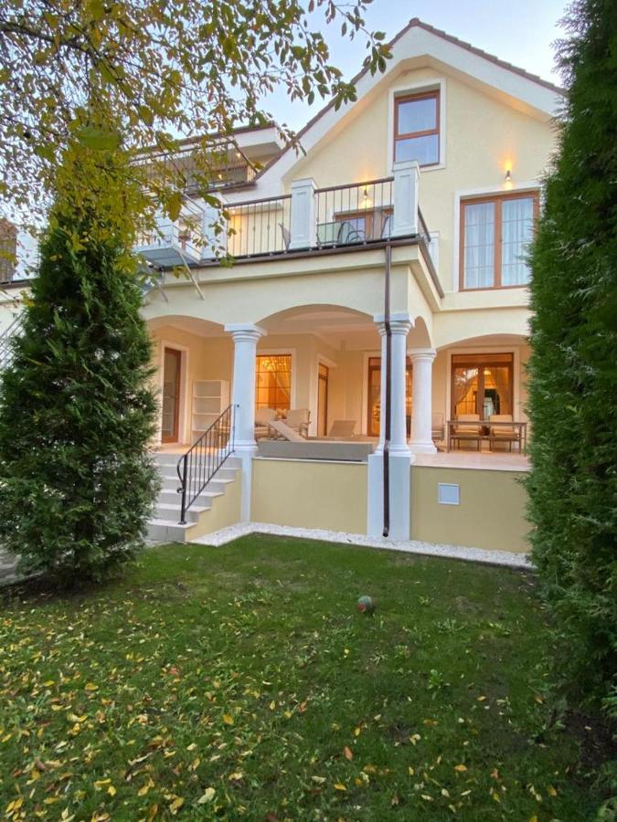 Apartaments Rîşnov Exteriör bild