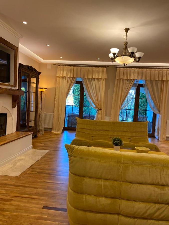 Apartaments Rîşnov Exteriör bild
