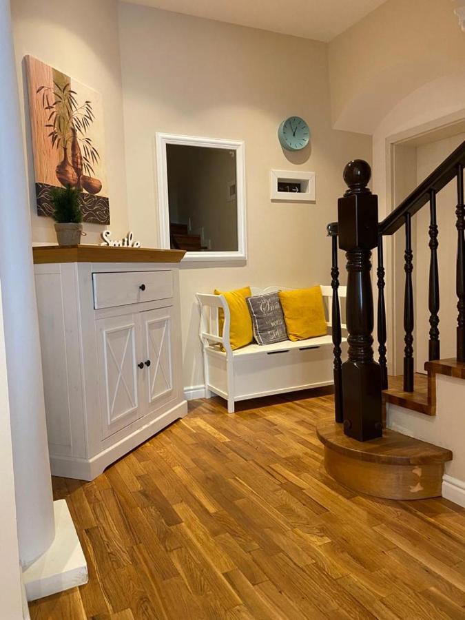 Apartaments Rîşnov Exteriör bild