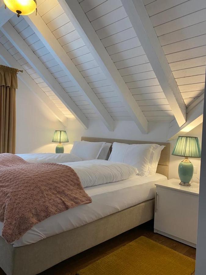 Apartaments Rîşnov Exteriör bild
