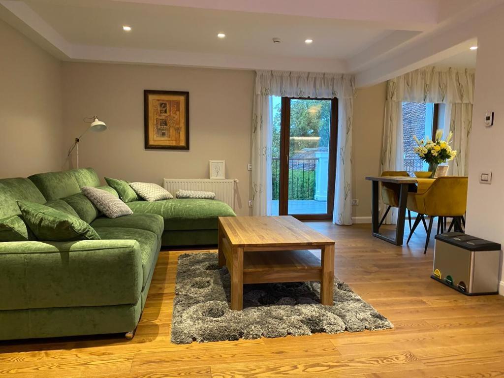 Apartaments Rîşnov Exteriör bild
